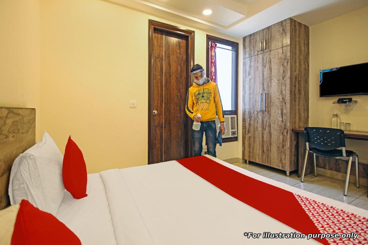 Oyo Flagship 81055 Hotel Barsana Phaphamau Bagian luar foto